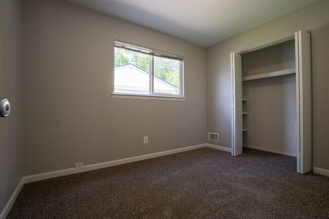 Building Photo - Warren 3 bedroom ranch