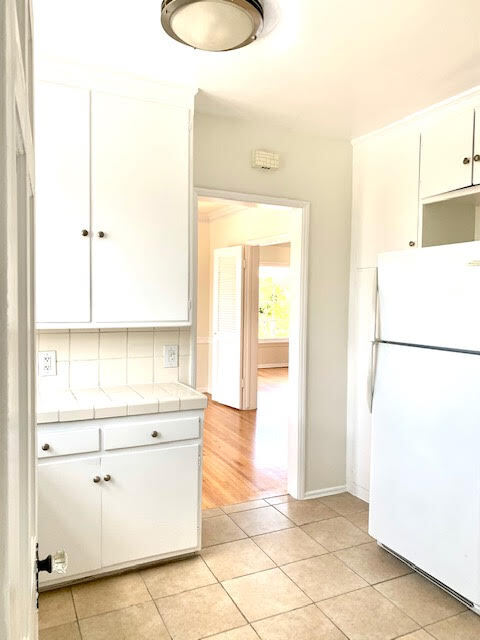 kitchen - 356 S La Jolla Ave