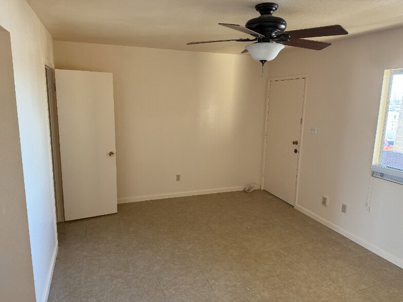 Building Photo - 2803 S 1st Ave