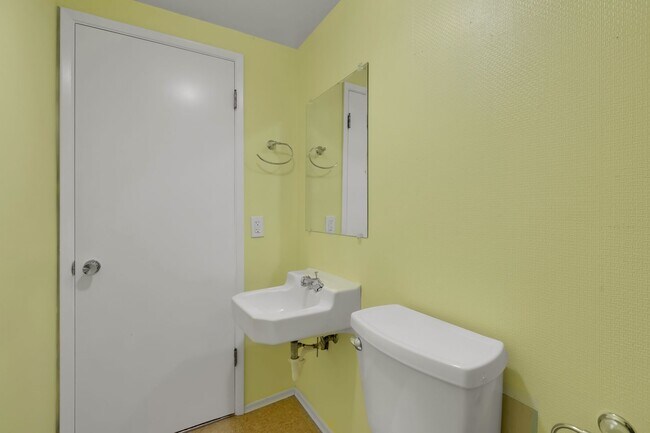 Building Photo - Beautifully Renovated Home in the Heart of Normandy Park