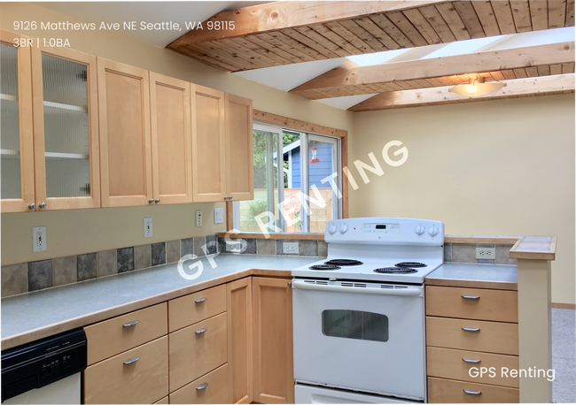 Building Photo - Matthews Beach 3 bd Available now!