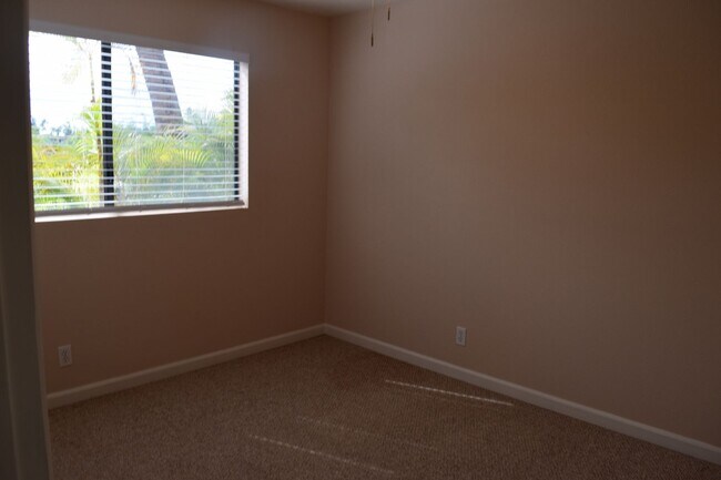 Building Photo - Maui Gardens ground floor unfurnished 2 bedroom 1.5 bath with pool and tennis court