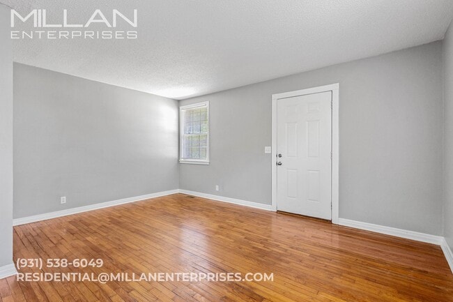 Building Photo - Charming 2BR Cottage Near Downtown Clarksville
