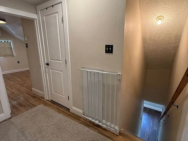 Building Photo - This remodeled 3-bedroom, 2-bath home