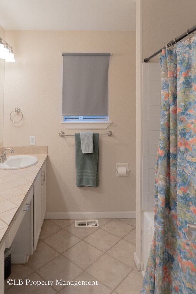 Building Photo - 4780 N Foxtail Dr