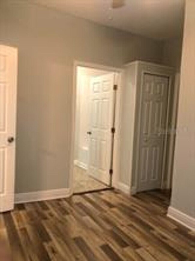 Building Photo - 2 Bedroom / 2 Bath Bungalow in Sanford's Historic District!