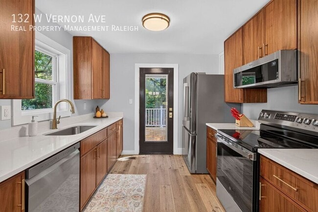 Building Photo - 132 W Vernon Ave
