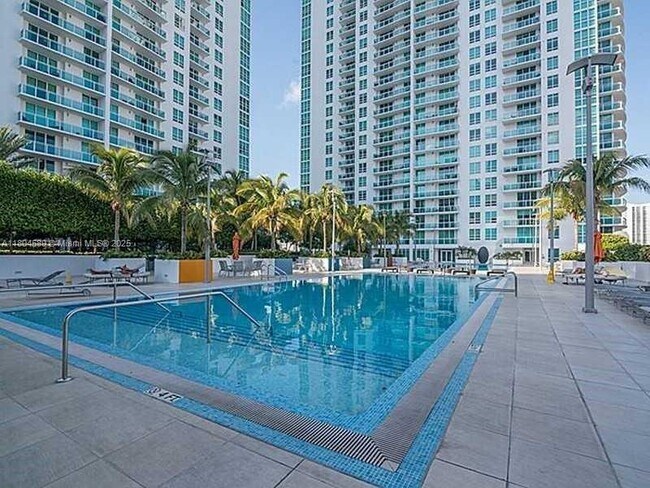 Building Photo - 951 Brickell Ave