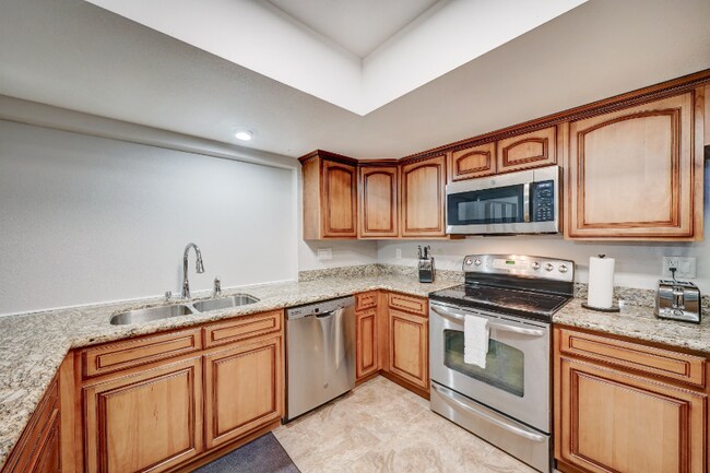 Building Photo - 4625 W Morten Ave
