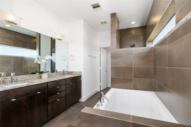 Building Photo - 5012 Cornish St