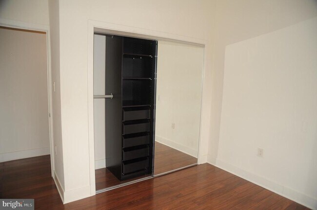 Building Photo - 10401 Grosvenor Pl