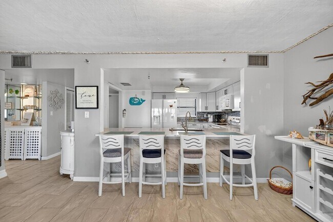 Building Photo - 801 S Ocean Dr