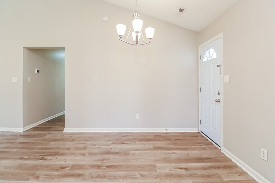 Building Photo - 3044 Hawick Commons Dr