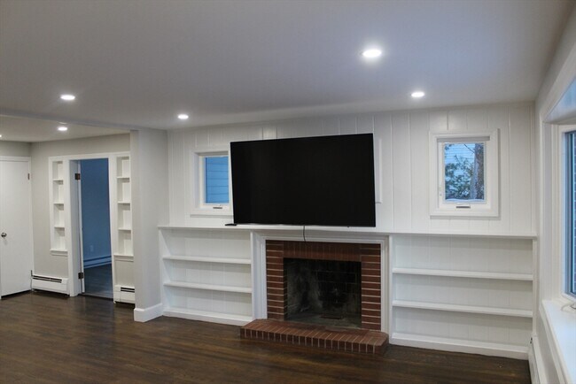 Building Photo - 2 Norman Ave