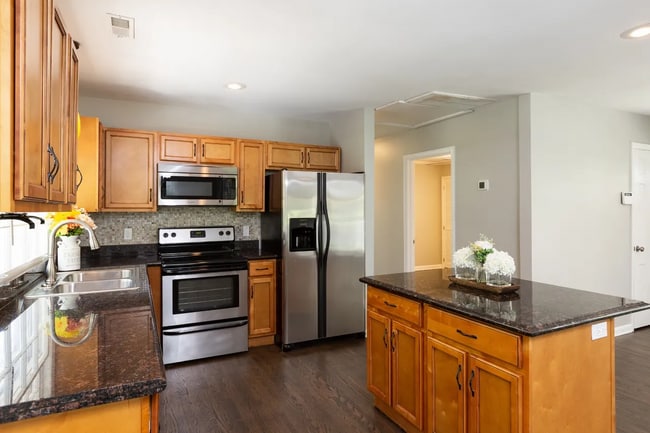 Building Photo - 4417 Saunders Ave