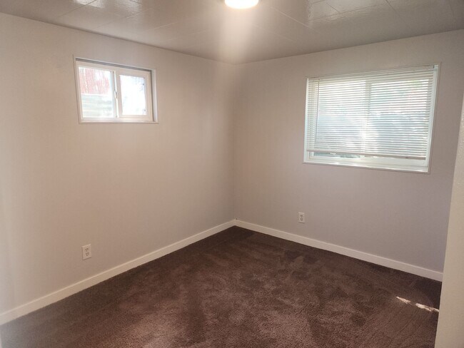 Building Photo - Lovely 4 Bedroom, 2 Bath home available NOW!