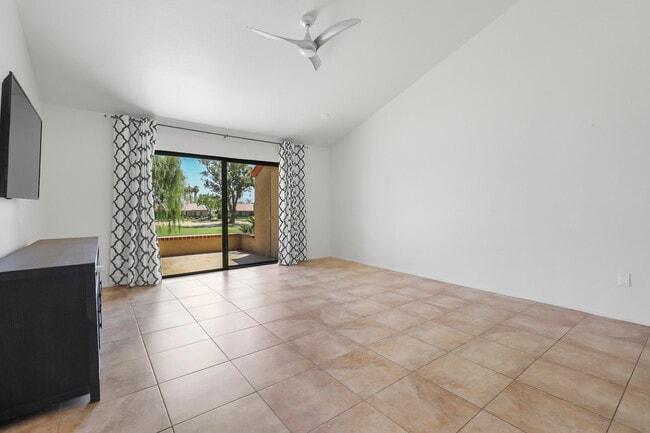 Building Photo - 40492 Bay Hill Way