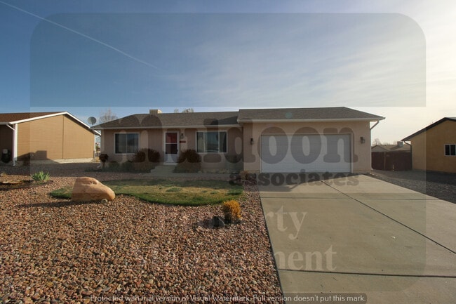 Building Photo - Beautiful Pet Friendly Pueblo West Home