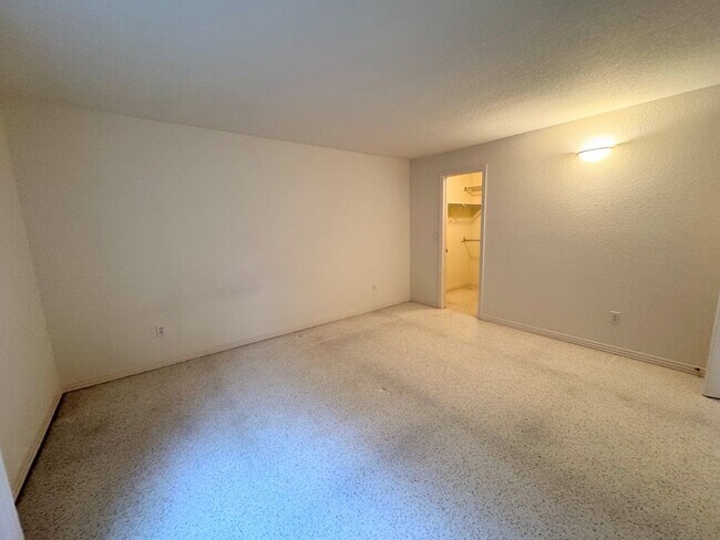 Building Photo - Spacious and Open 3BD/2BA House In Longmont!