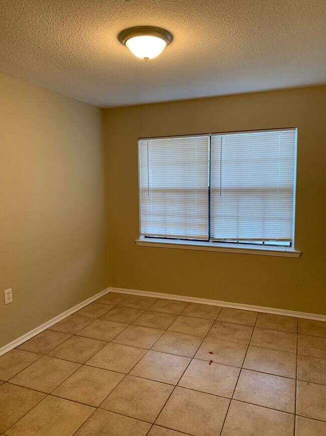 Building Photo - 6139 Syrcle Ave