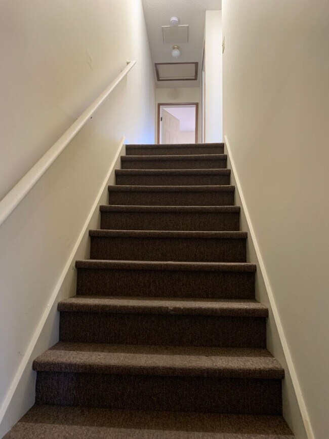 Building Photo - Alluring Homestead