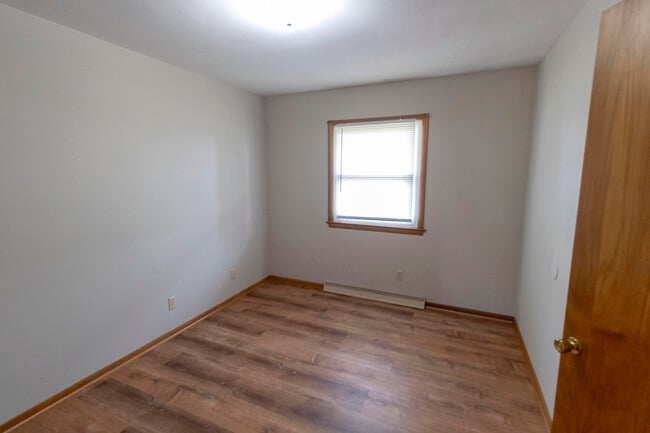 Building Photo - 1213 E Smiley Ln