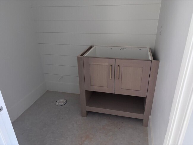 Building Photo - Huge Single Story with Pool and RV Garage