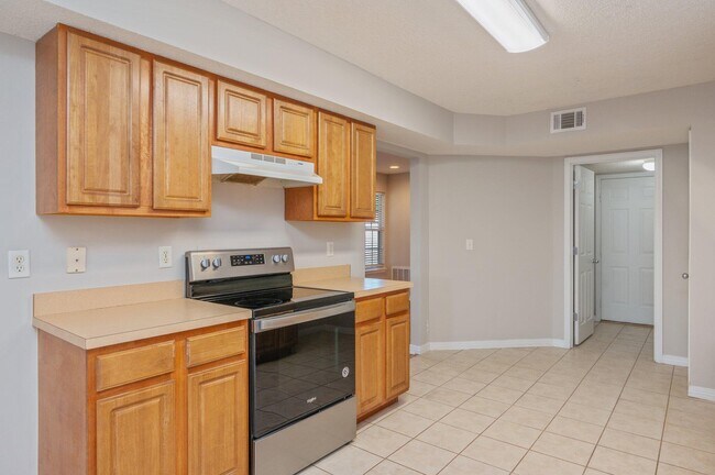 Building Photo - 546 Tikell Dr