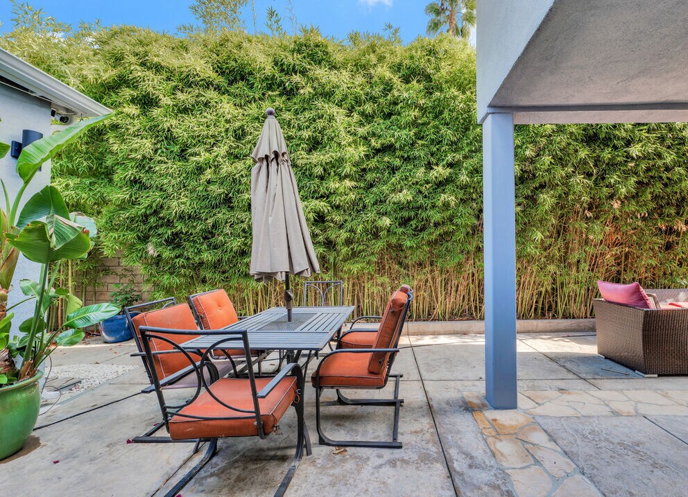 Building Photo - 4242 Van Nuys Blvd