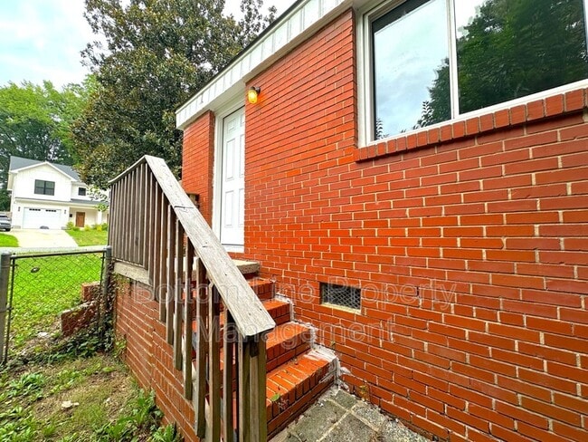 Building Photo - 2516 Marlowe Ave