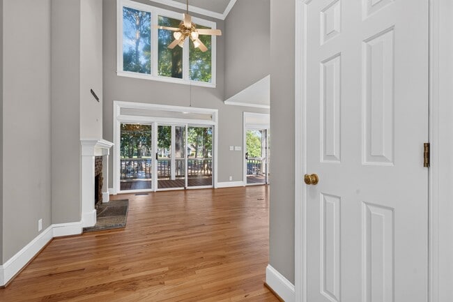 Building Photo - 113 7 Oaks Way