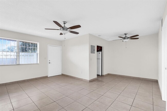 Building Photo - 1154 W 35th St