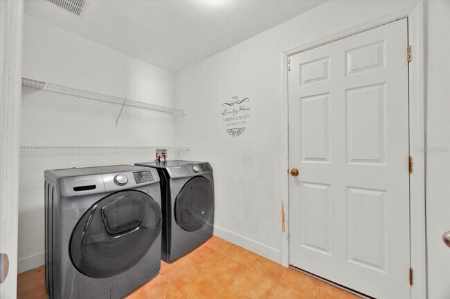 Building Photo - 409 Rona Ln