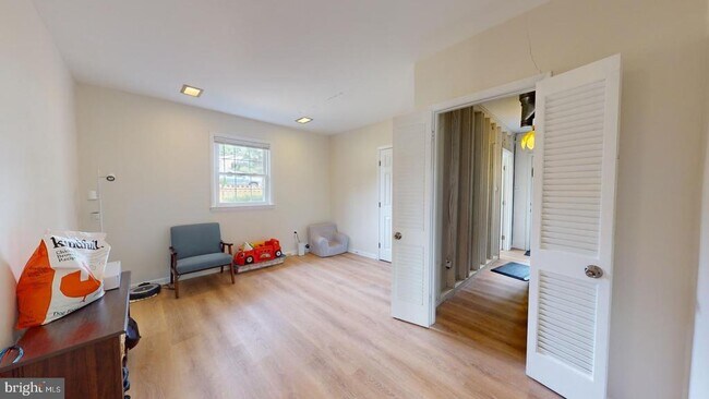 Building Photo - 5810 Helmsdale Ln