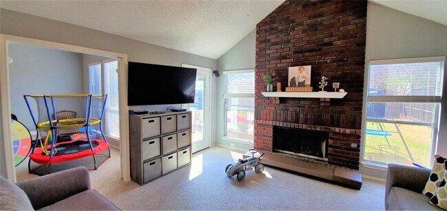 Building Photo - 5213 Valleydale Dr