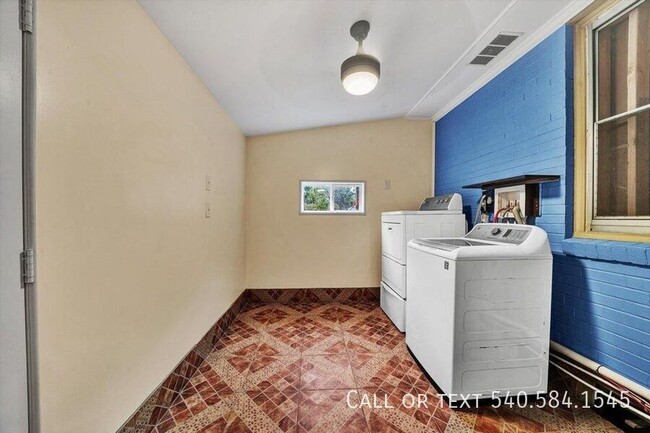 Building Photo - 5001 Hildebrand Rd NW