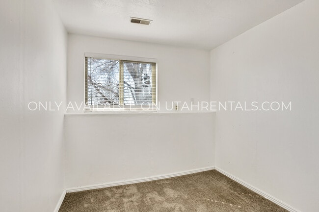 Building Photo - 2066 Park St