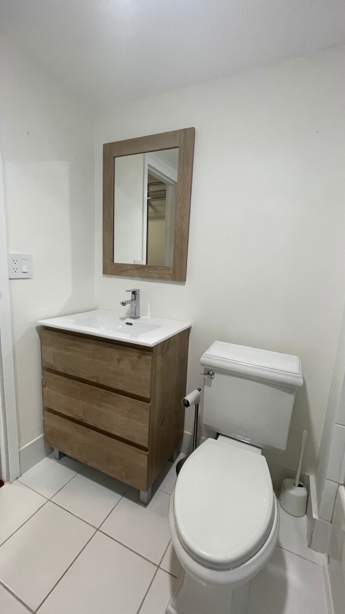 Master Bathroom - 200 SE 15th Rd