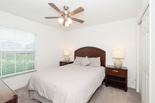 Building Photo - 9756 Palm Breezes Dr