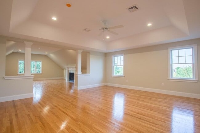 Building Photo - 12 Cart Path Ln