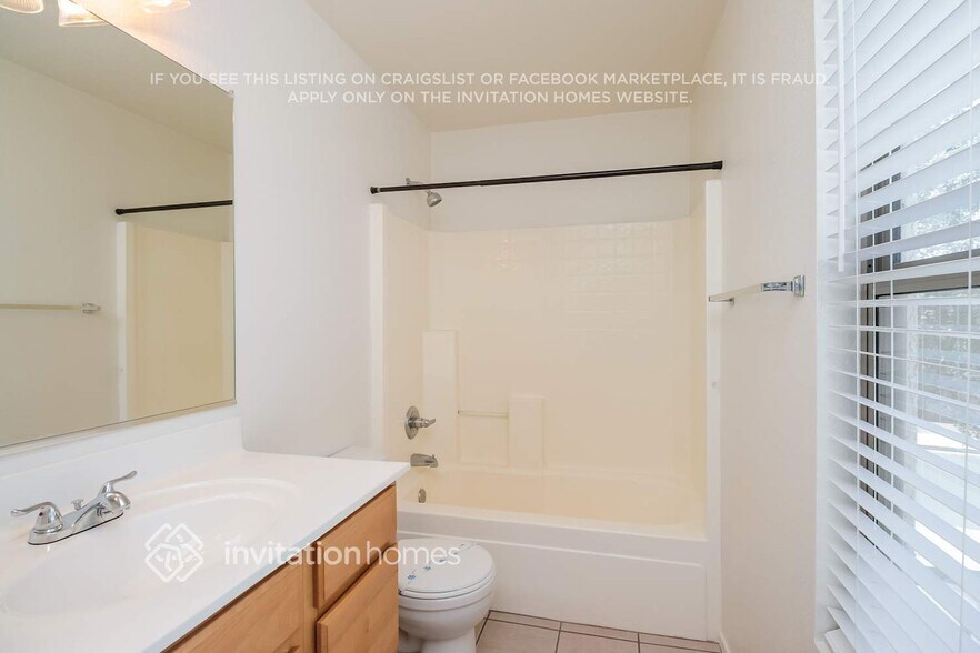 Building Photo - 1043 S Firehole Dr