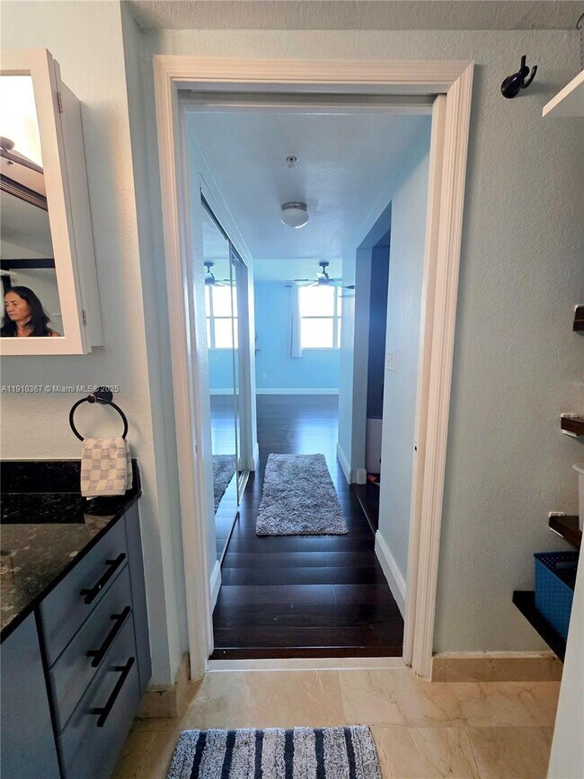 Building Photo - 1625 Kennedy Cswy