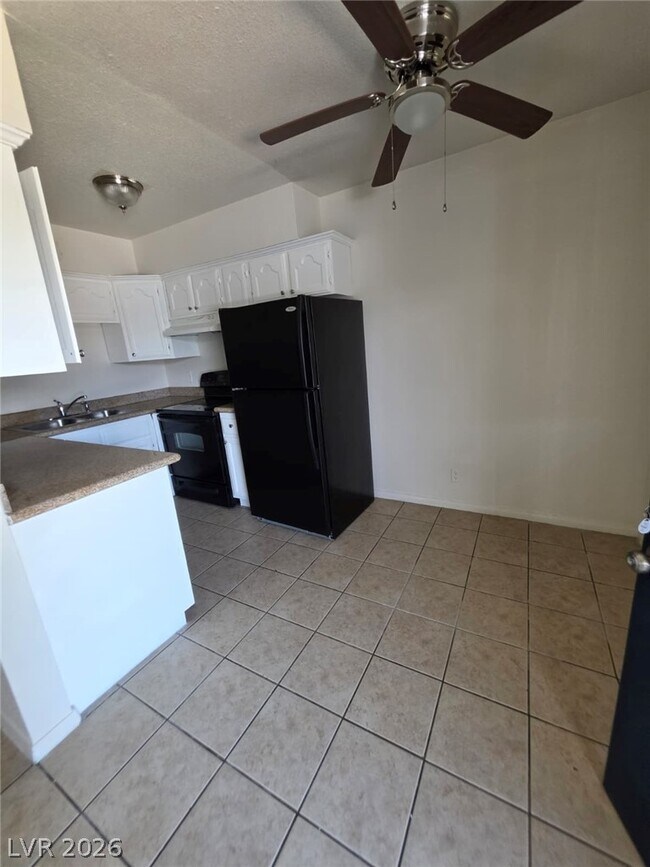 Building Photo - 412 W Monroe Ave