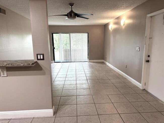 Building Photo - 5225 Vineland Rd
