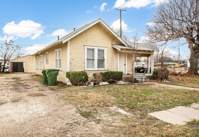 Building Photo - 316 W Avenue A