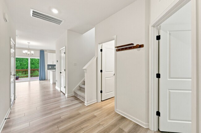 Building Photo - 1513 Underbrush Dr