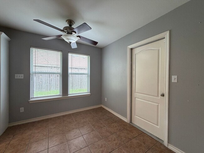 Building Photo - 6629 Kodiak Dr