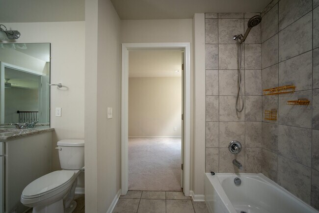 Building Photo - 2825 Dillon Dr