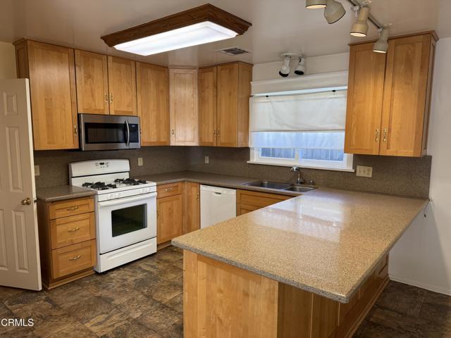 Building Photo - 1026 Cawston Ave