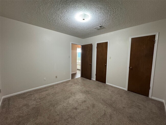 Building Photo - 5435 Mossy Timbers Dr